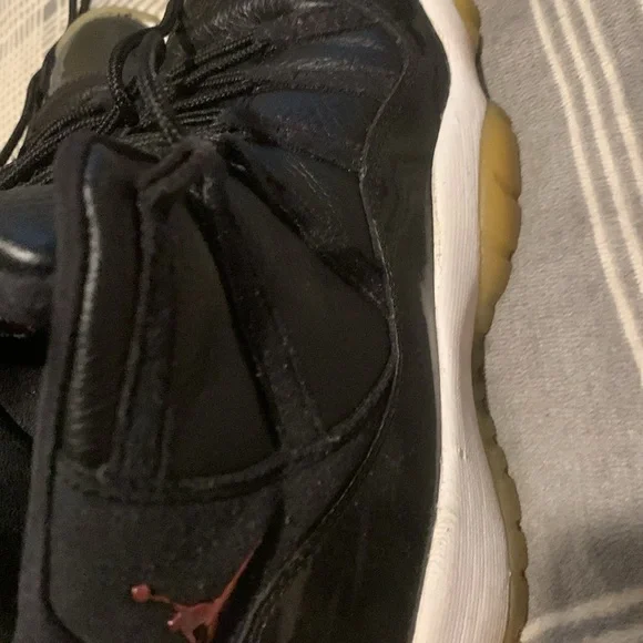 Youth Jordans - Picture 7 of 10